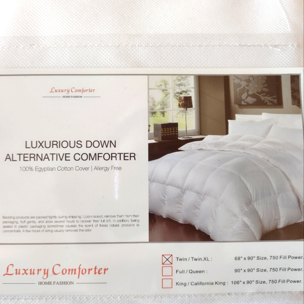 Luxurious Down Comforter Brand New